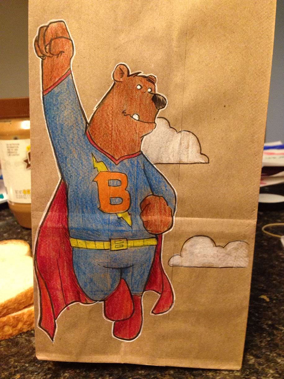 Un padre crea estupendos dibujos en la bolsa del almuerzo de su hijo