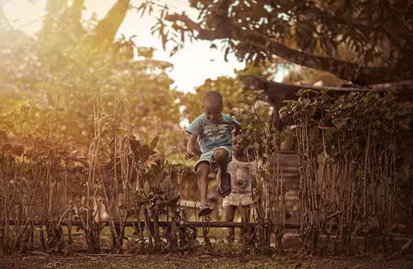 Niños jamaicanos disfrutan de su infancia y de la vida con lo poco que tienen 7